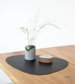 LIND DNA Bull Placemat Curve 8 LIND DNA Bull Placemat Curve -Copenhaging Winkel 31511 01 3 EnvironmentImage 3a4056b3bd