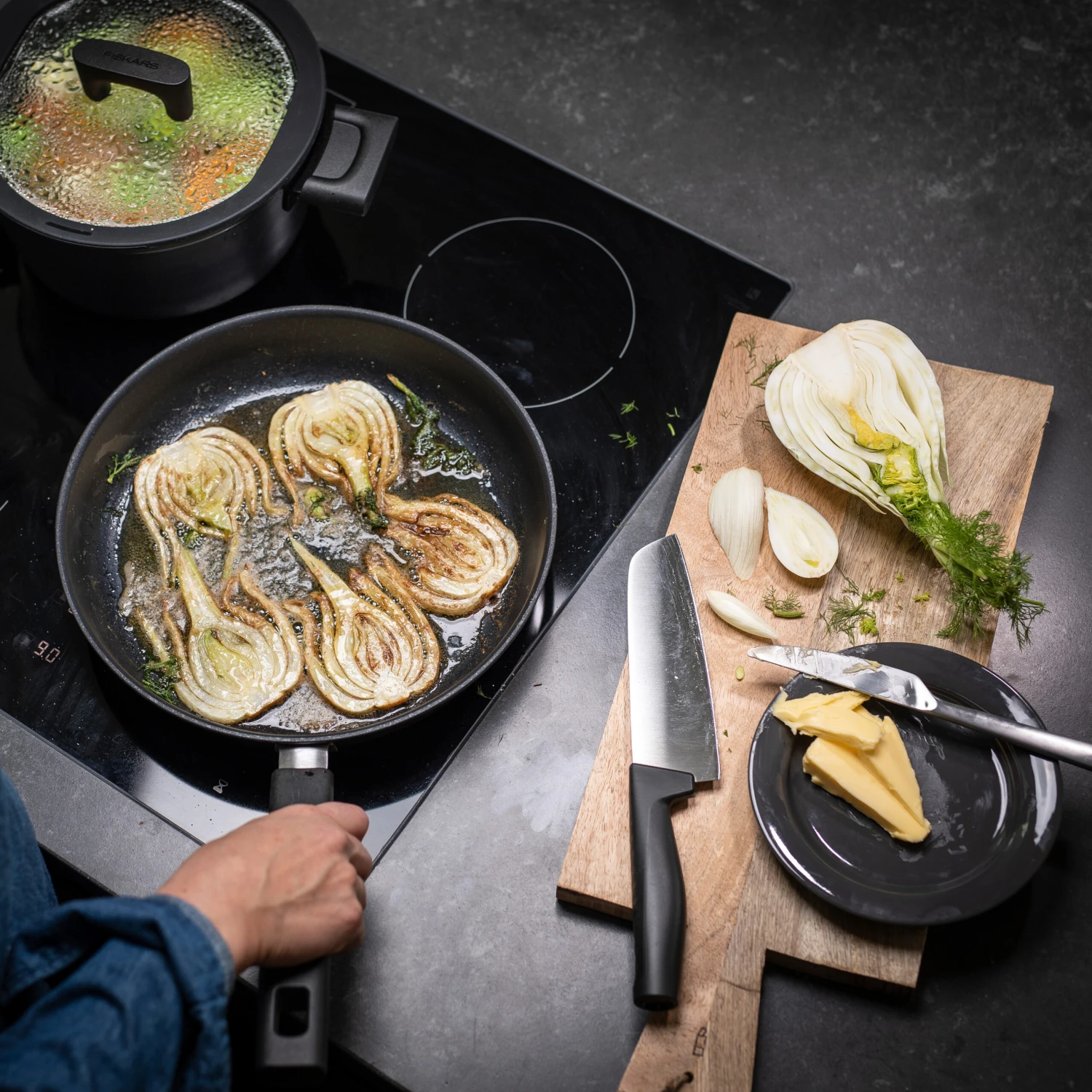 Fiskars Hard Edge Santoku Koksmes 16 Cm 2 Fiskars Hard Edge Santoku Koksmes 16 Cm - Afbeelding 2