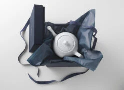 Royal Copenhagen White Fluted Half Lace Theekan -Copenhaging Winkel 47345 01 5 EnvironmentImage 6ffd17b1c3