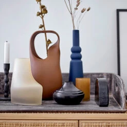 Bloomingville Nicita Vaas Met Handvat 28,5 Cm -Copenhaging Winkel 47421 01 2 EnvironmentImage 38b281e35b