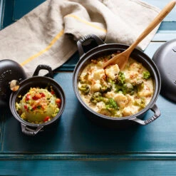 Staub Vintage La Coquette Ronde Braadpan 2,45 L 6 Staub Vintage La Coquette Ronde Braadpan 2,45 L -Copenhaging Winkel 502886 01 3 EnvironmentImage 790bafcccc