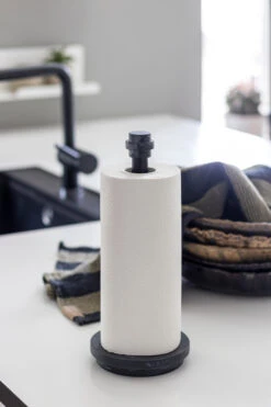 Mette Ditmer Attitude Kitchen Keukenrolhouder 33 Cm -Copenhaging Winkel 506554 01 3 EnvironmentImage e88519de69