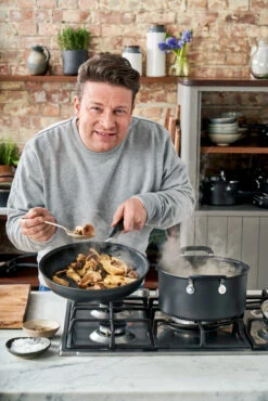 Tefal Jamie Oliver Quick & Easy Sauteerpan Hard Anodised 7 Tefal Jamie Oliver Quick & Easy Sauteerpan Hard Anodised -Copenhaging Winkel 506763 01 4 EnvironmentImage 8497ab4e08
