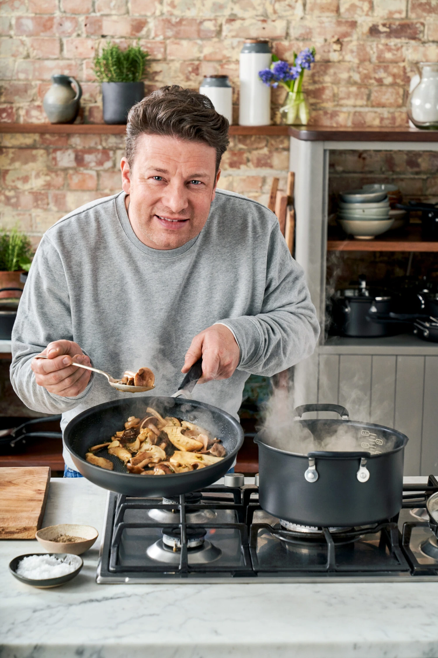 Tefal Jamie Oliver Quick & Easy Sauteerpan Hard Anodised 4 Tefal Jamie Oliver Quick & Easy Sauteerpan Hard Anodised - Afbeelding 4