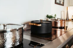 Arvet Gehamerde Zwarte Braadpan Met Deksel -Copenhaging Winkel 513365 01 5 EnvironmentImage ec5378c427