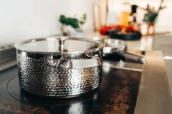 Kroma Gehamerde Verschroomde Braadpan Met Deksel -Copenhaging Winkel 513370 01 3 EnvironmentImage 4942668c1b