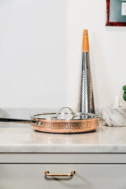 Mjölner Gehamerde Hapjespan Van Koper Met Deksel -Copenhaging Winkel 513375 01 6 EnvironmentImage 771345fd16