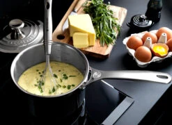 Le Creuset Signature 3-Ply Steelpan Met Deksel -Copenhaging Winkel 514168 01 4 EnvironmentImage af7cffddd1