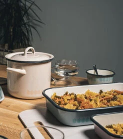 Muurla Vappu Emaille Ovenschaal 19x32 Cm 5 Muurla Vappu Emaille Ovenschaal 19x32 Cm -Copenhaging Winkel 514253 01 6 EnvironmentImage 6ae9df958a