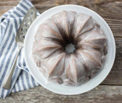 Nordic Ware Fleur De Lis Bundt Bakvorm -Copenhaging Winkel 515963 01 5 EnvironmentImage f0f416b602