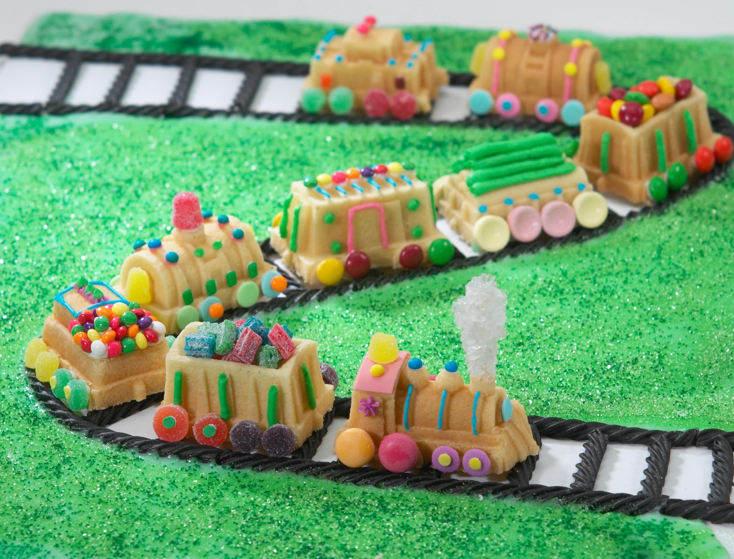 Nordic Ware Train Cake Bakvorm 4 Nordic Ware Train Cake Bakvorm - Afbeelding 4