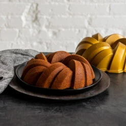 Nordic Ware 75th Anniversary Braided Bundt Bakvorm -Copenhaging Winkel 515978 01 5 EnvironmentImage 9f5dfc8966