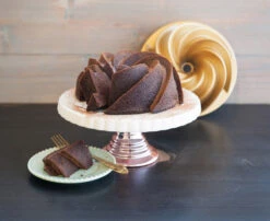 Nordic Ware Heritage Bundt Bakvorm Goud -Copenhaging Winkel 515987 01 4 EnvironmentImage 71662b9ff0