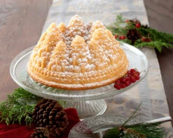 Nordic Ware Pine Forest Bundt Bakvorm 7 Nordic Ware Pine Forest Bundt Bakvorm -Copenhaging Winkel 515991 01 5 EnvironmentImage 2873e7a540