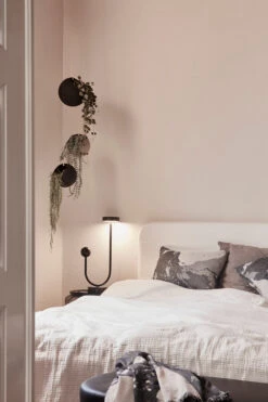 AYTM GLOBE Hangende Bloempot Ø17 Cm H28 Cm -Copenhaging Winkel 570571 01 11 EnvironmentImage a09872558b