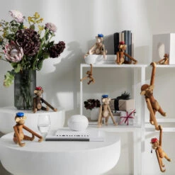 Kay Bojesen Studentenpet Voor De Kleine Aap -Copenhaging Winkel 575641 01 43 EnvironmentImage c77f557e2b