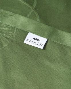 Kähler Hammershøi Poppy Tafelkleed Damast Groen 8 Kähler Hammershøi Poppy Tafelkleed Damast Groen -Copenhaging Winkel 575652 01 31 ProductImageDetail 1d70f8b4ce