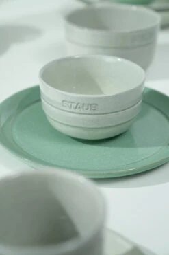 Staub Bord Ø26 Cm 5 Staub Bord Ø26 Cm -Copenhaging Winkel 581930 01 41 EnvironmentImage 4256a54250