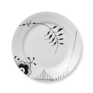 Royal Copenhagen Black Fluted Mega Bord 2 - Zwart 1 Royal Copenhagen Black Fluted Mega Bord 2 - Zwart